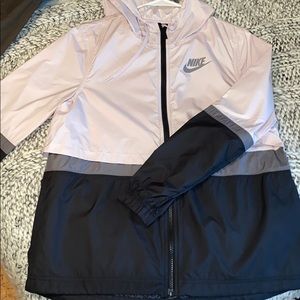 Oversized women’s Nike full zip wind breaker